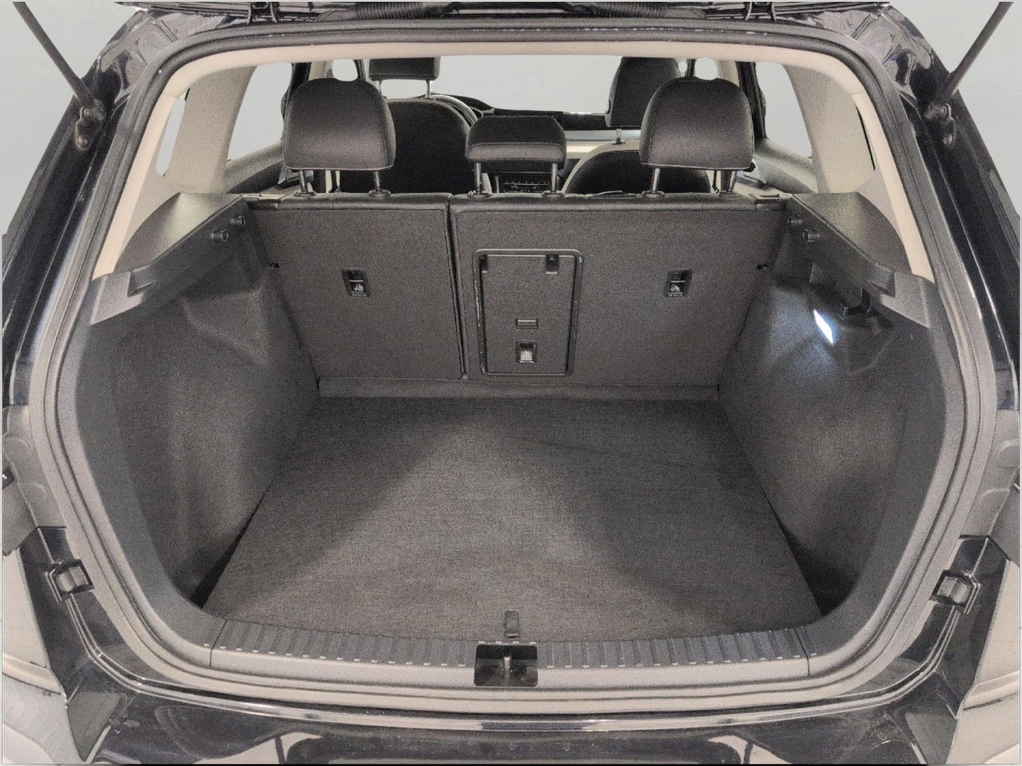 2025 Volkswagen Taos SE 4MOTION