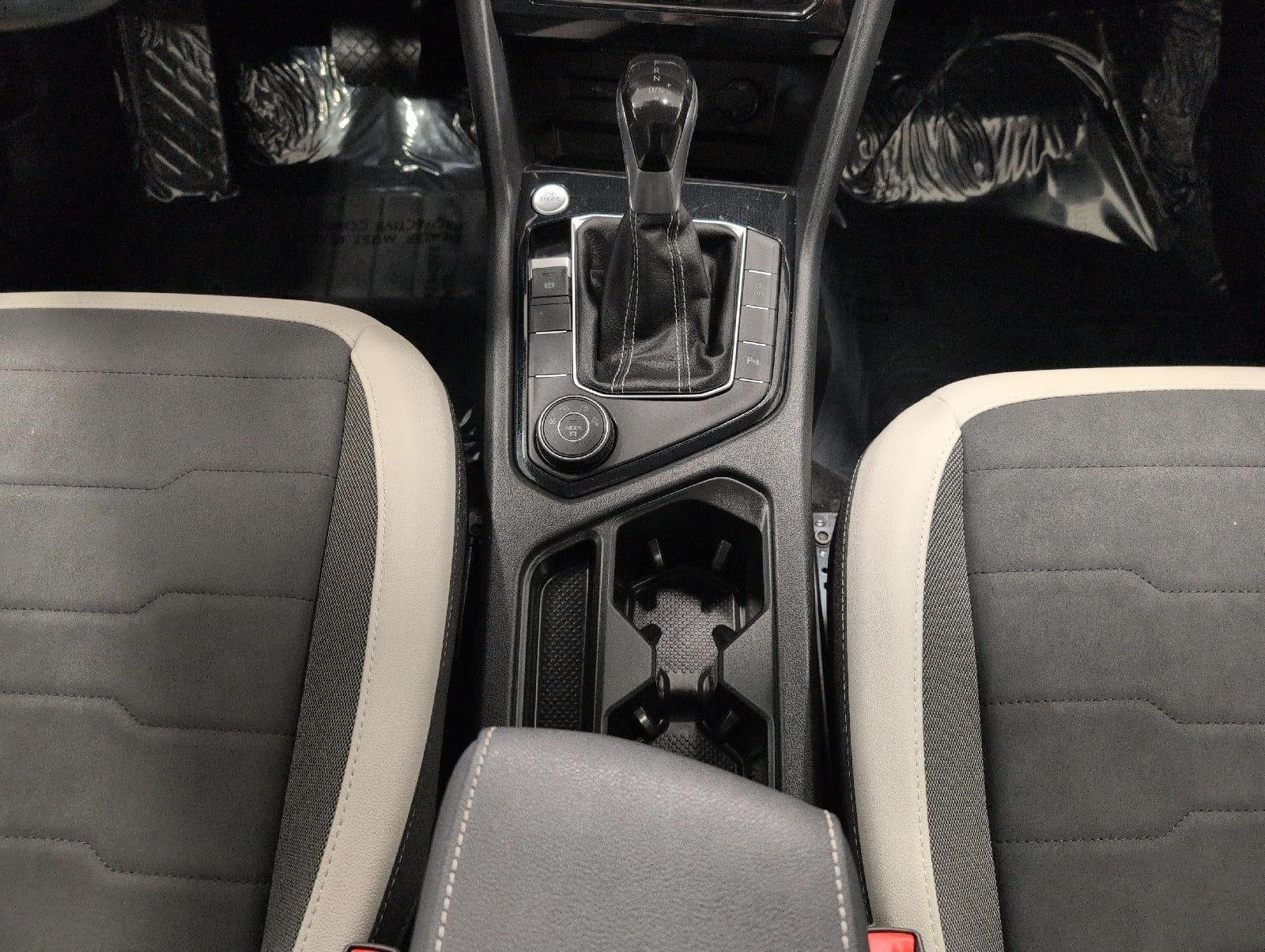2025 Volkswagen Taos SE 4MOTION