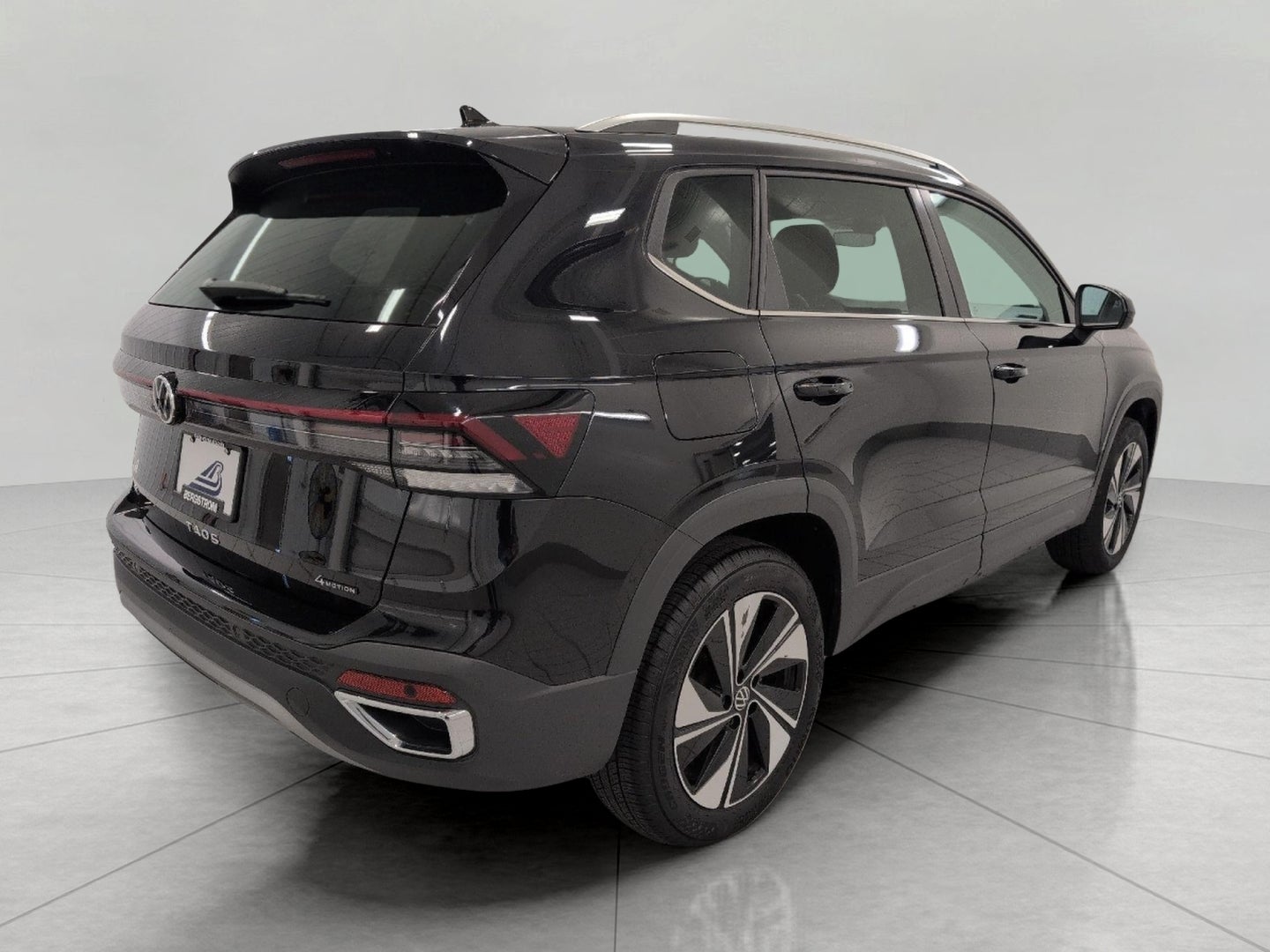 2025 Volkswagen Taos SE 4MOTION