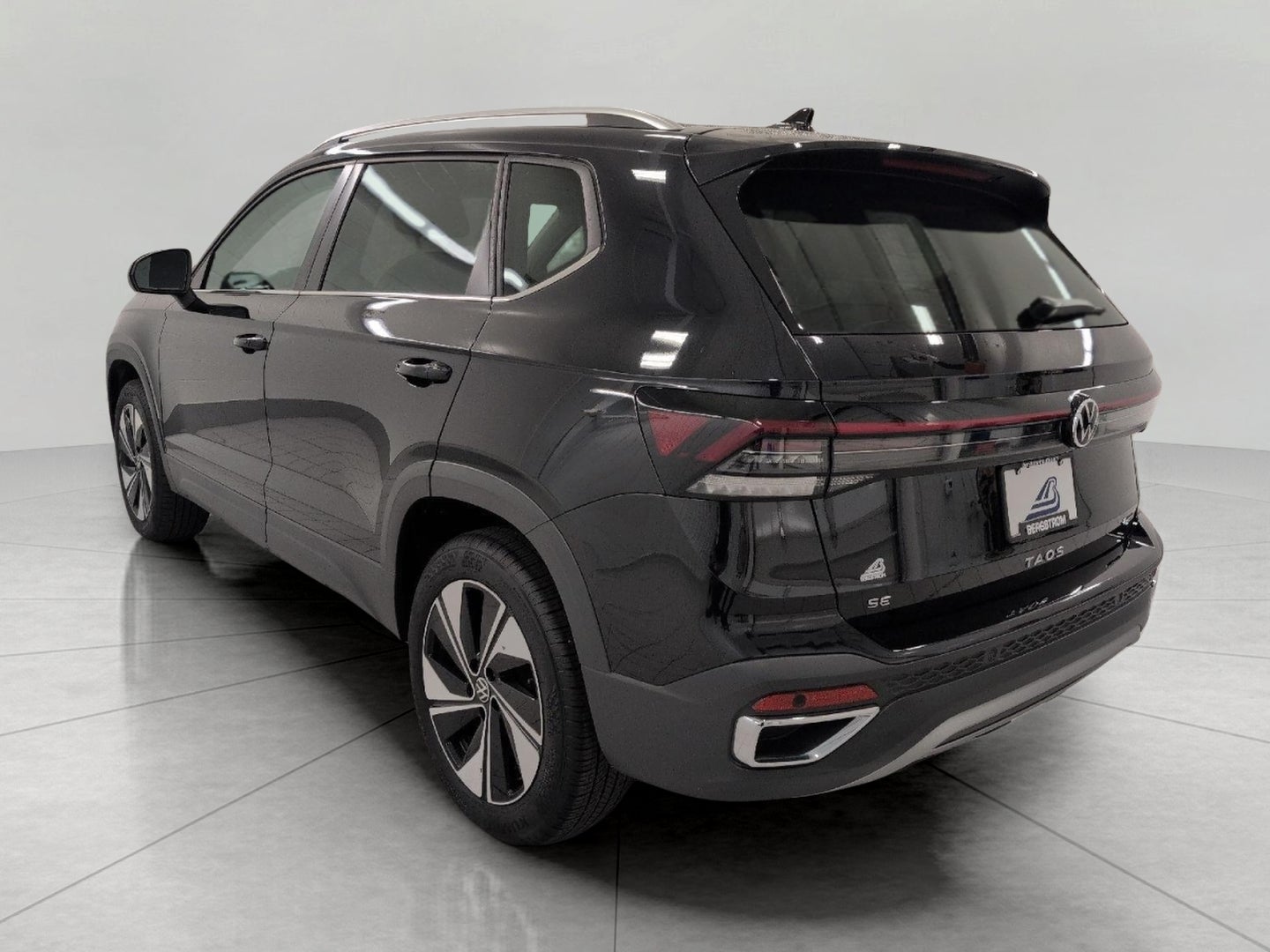 2025 Volkswagen Taos SE 4MOTION