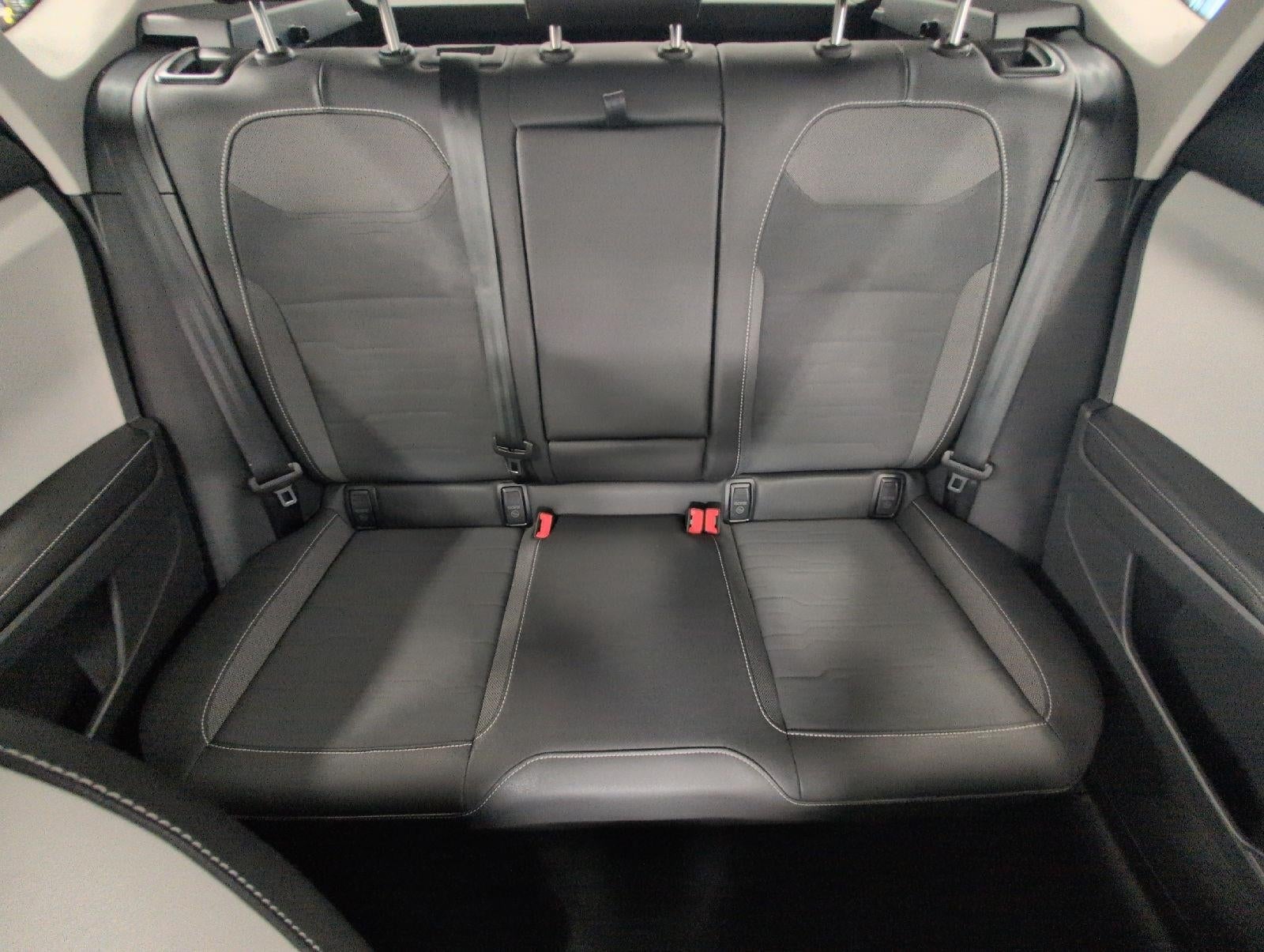 2025 Volkswagen Taos SE 4MOTION