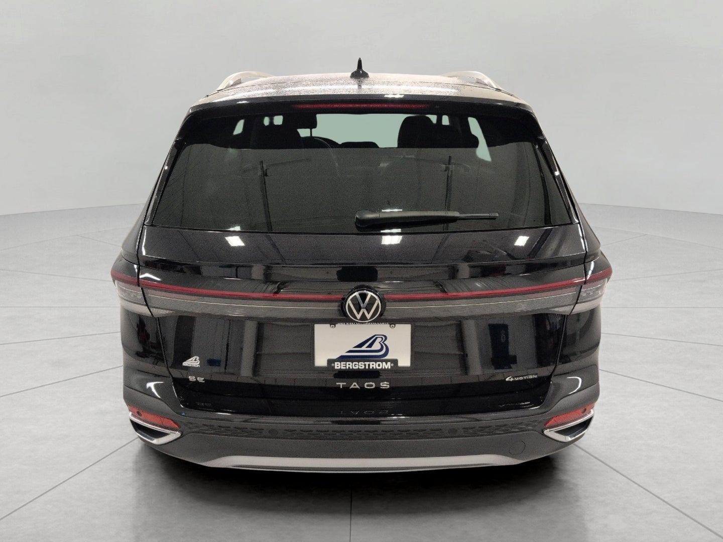 2025 Volkswagen Taos SE 4MOTION