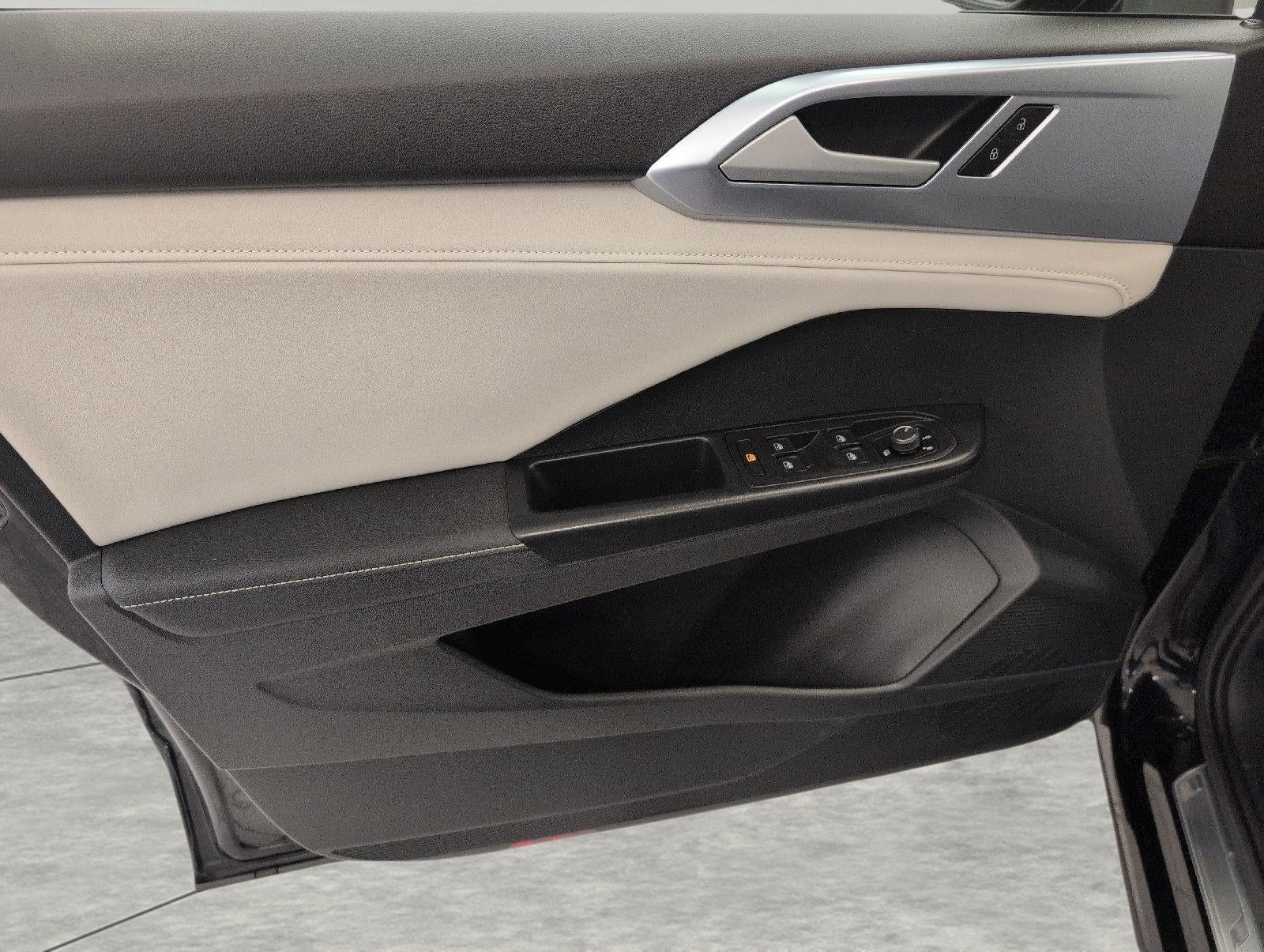 2025 Volkswagen Taos SE 4MOTION