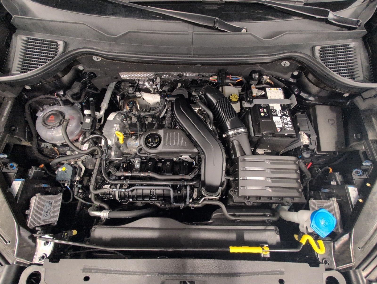 2025 Volkswagen Taos SE 4MOTION