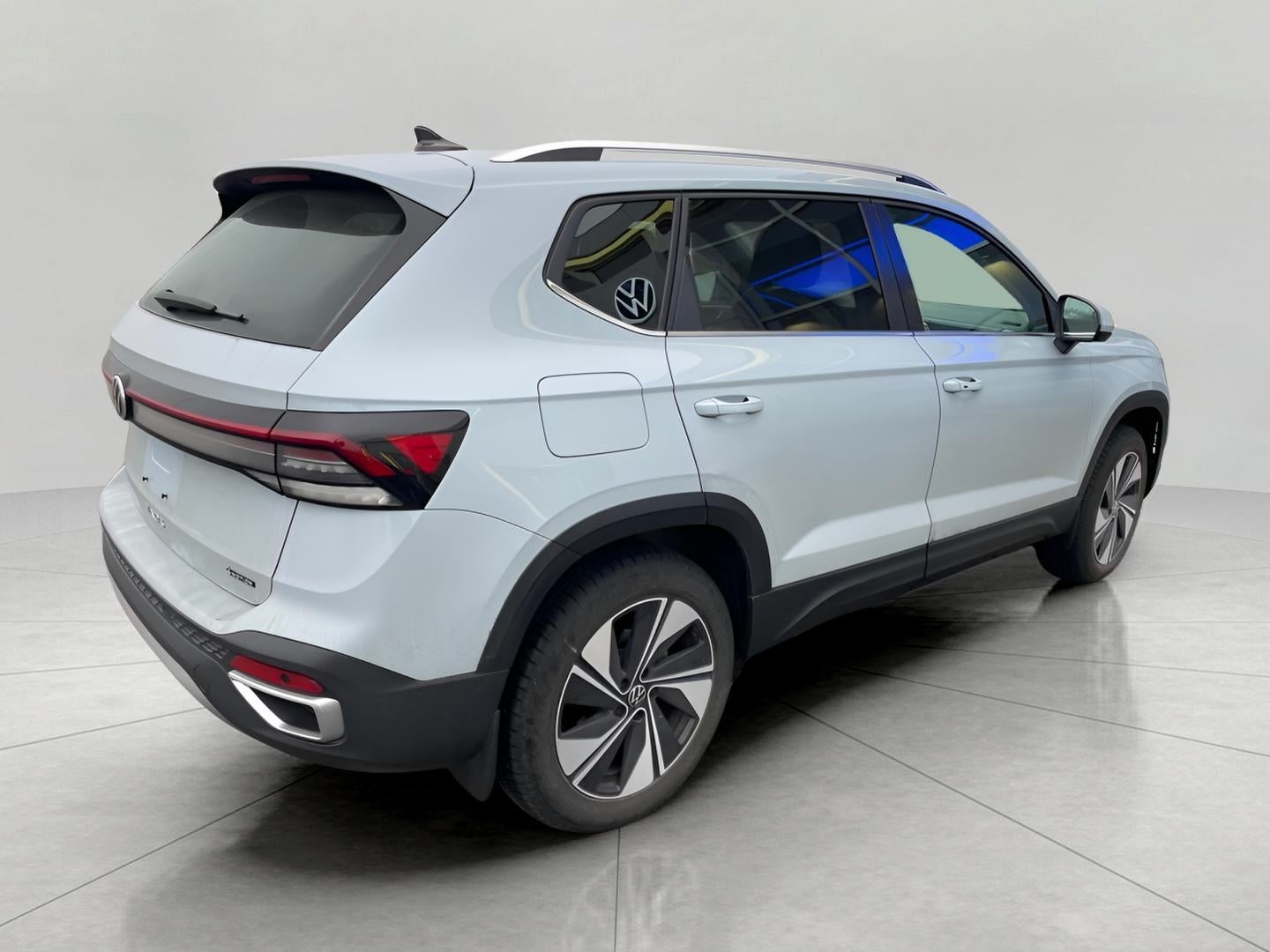 2025 Volkswagen Taos SE 4MOTION