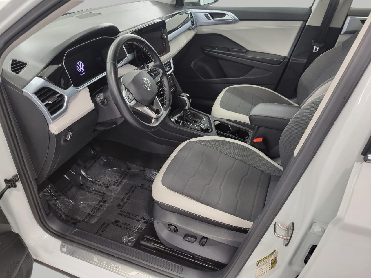 2025 Volkswagen Taos SE 4MOTION