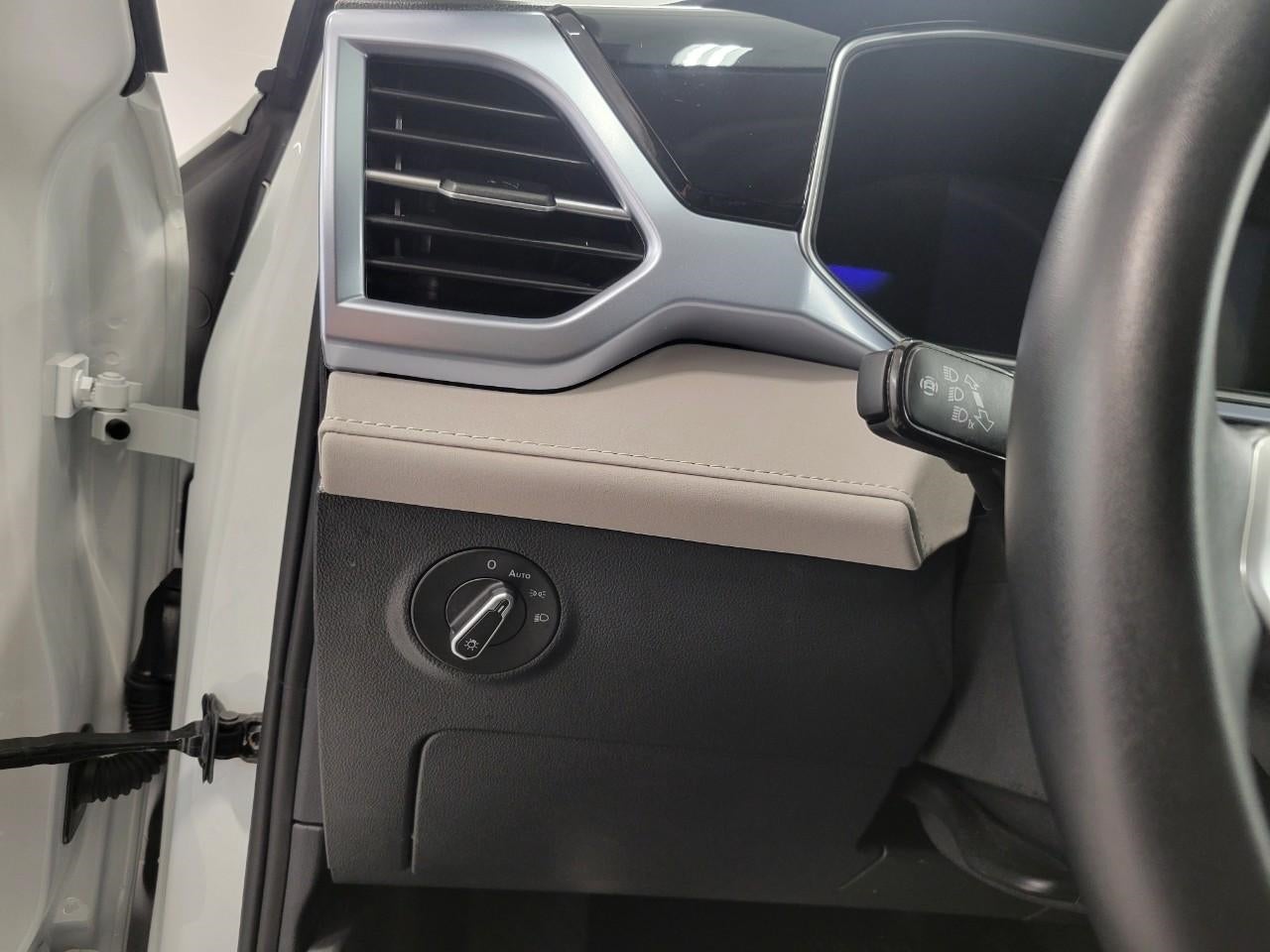 2025 Volkswagen Taos SE 4MOTION