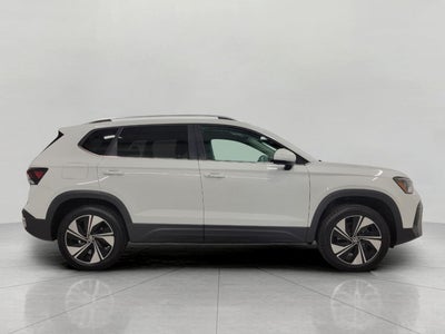 2025 Volkswagen Taos SE 4MOTION