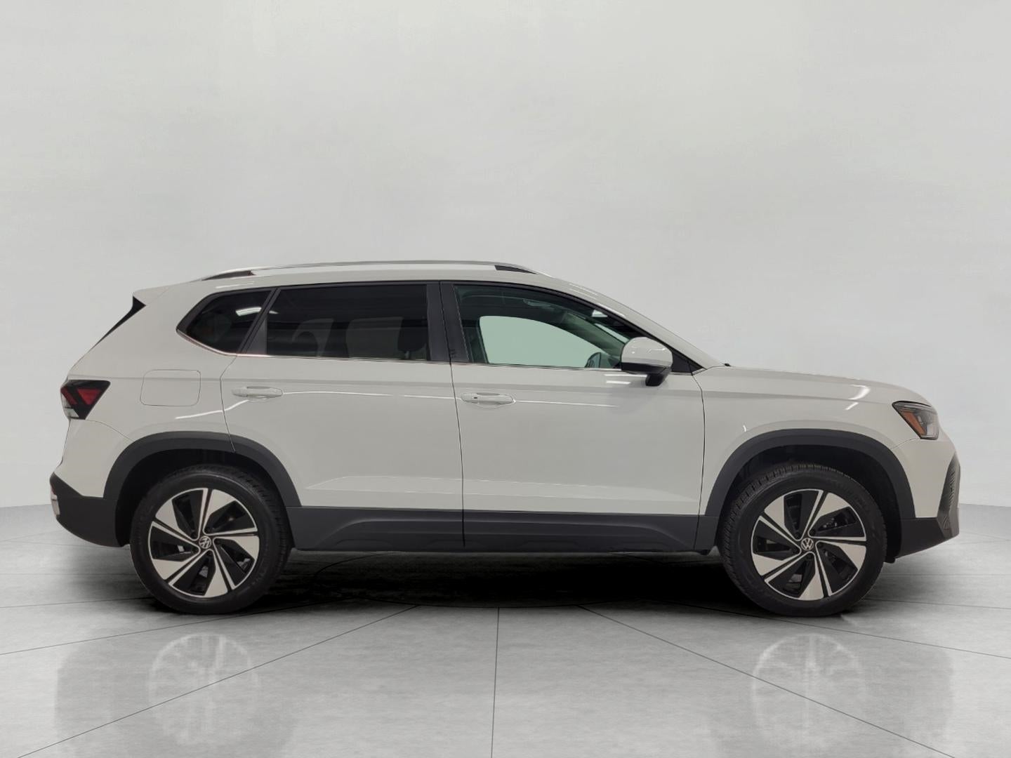 2025 Volkswagen Taos SE 4MOTION