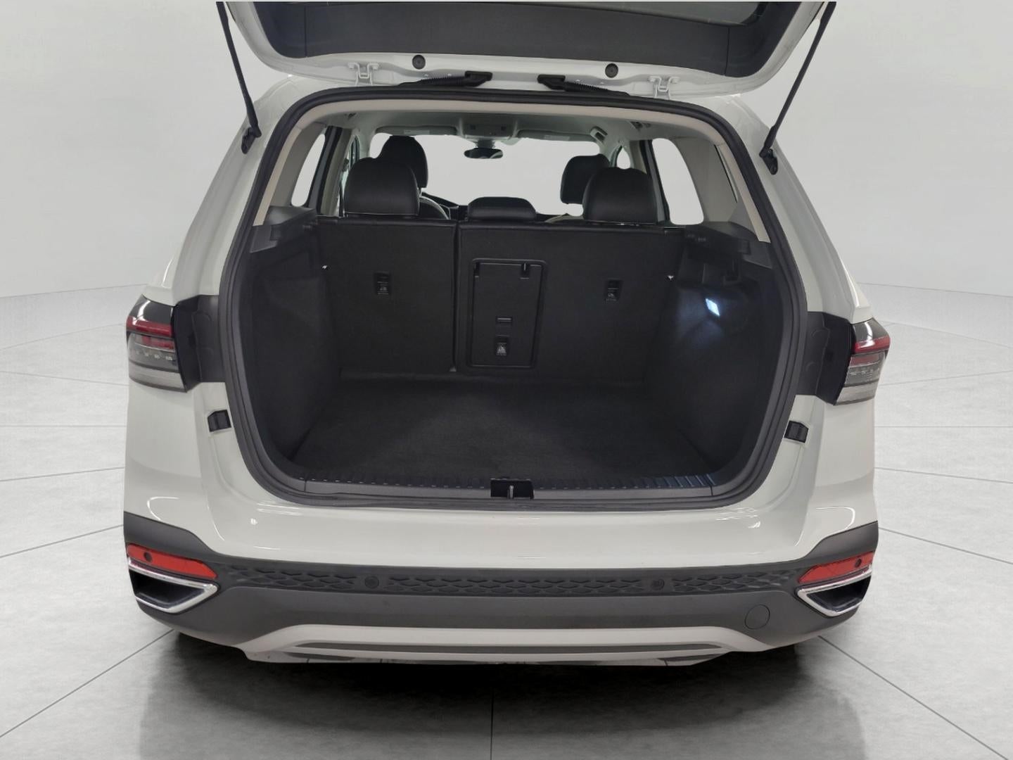 2025 Volkswagen Taos SE 4MOTION