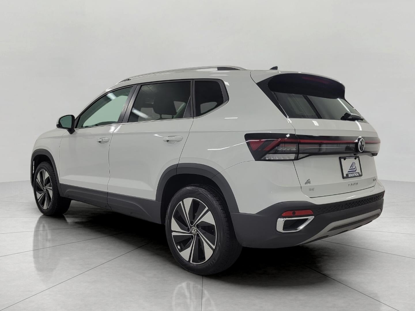 2025 Volkswagen Taos SE 4MOTION
