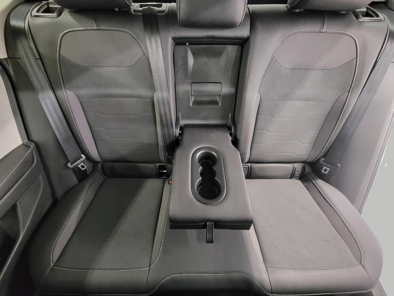 2025 Volkswagen Taos SE 4MOTION