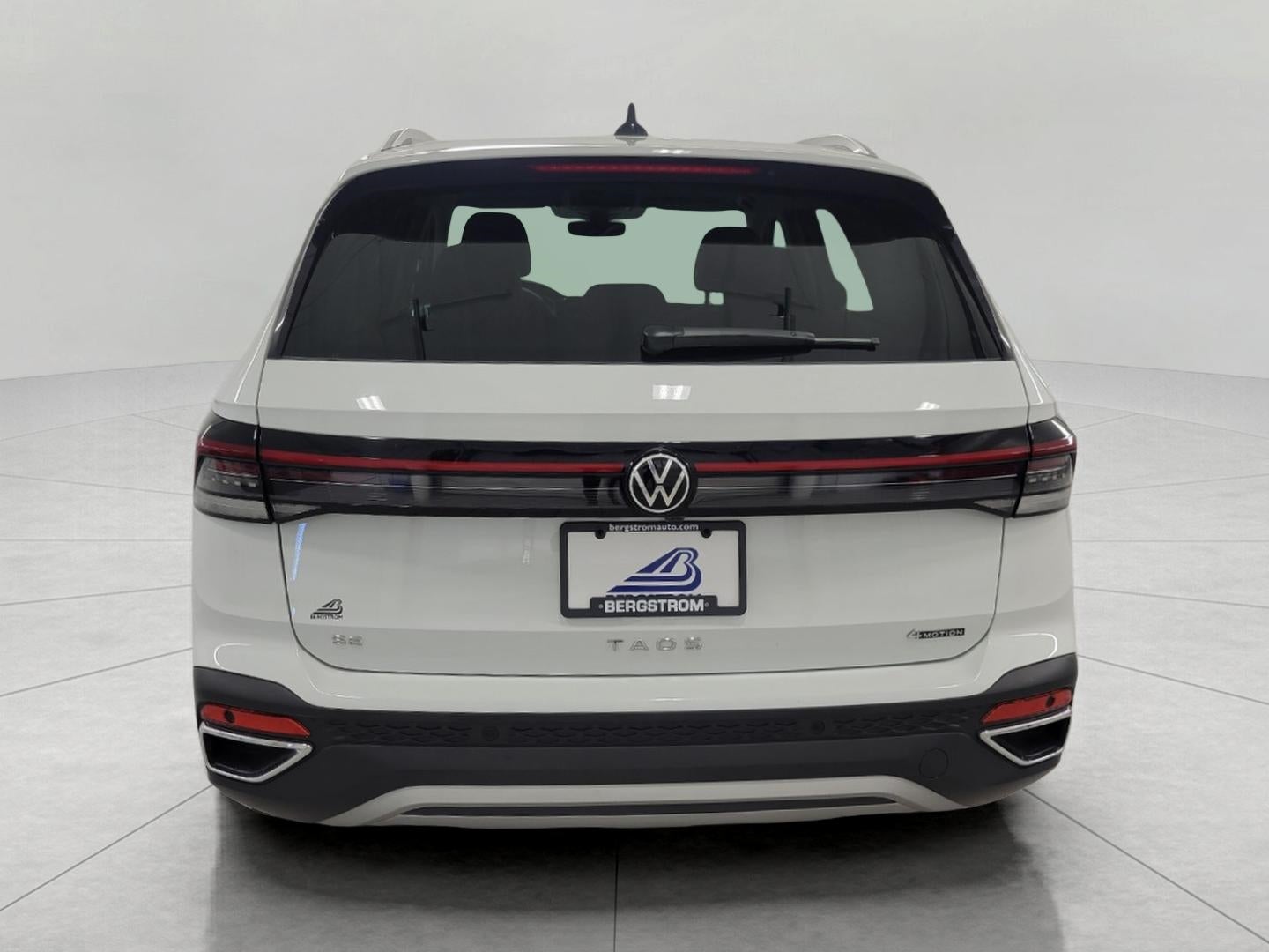 2025 Volkswagen Taos SE 4MOTION