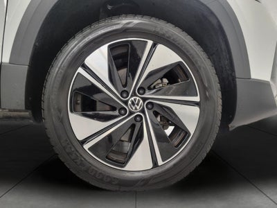 2025 Volkswagen Taos SE 4MOTION