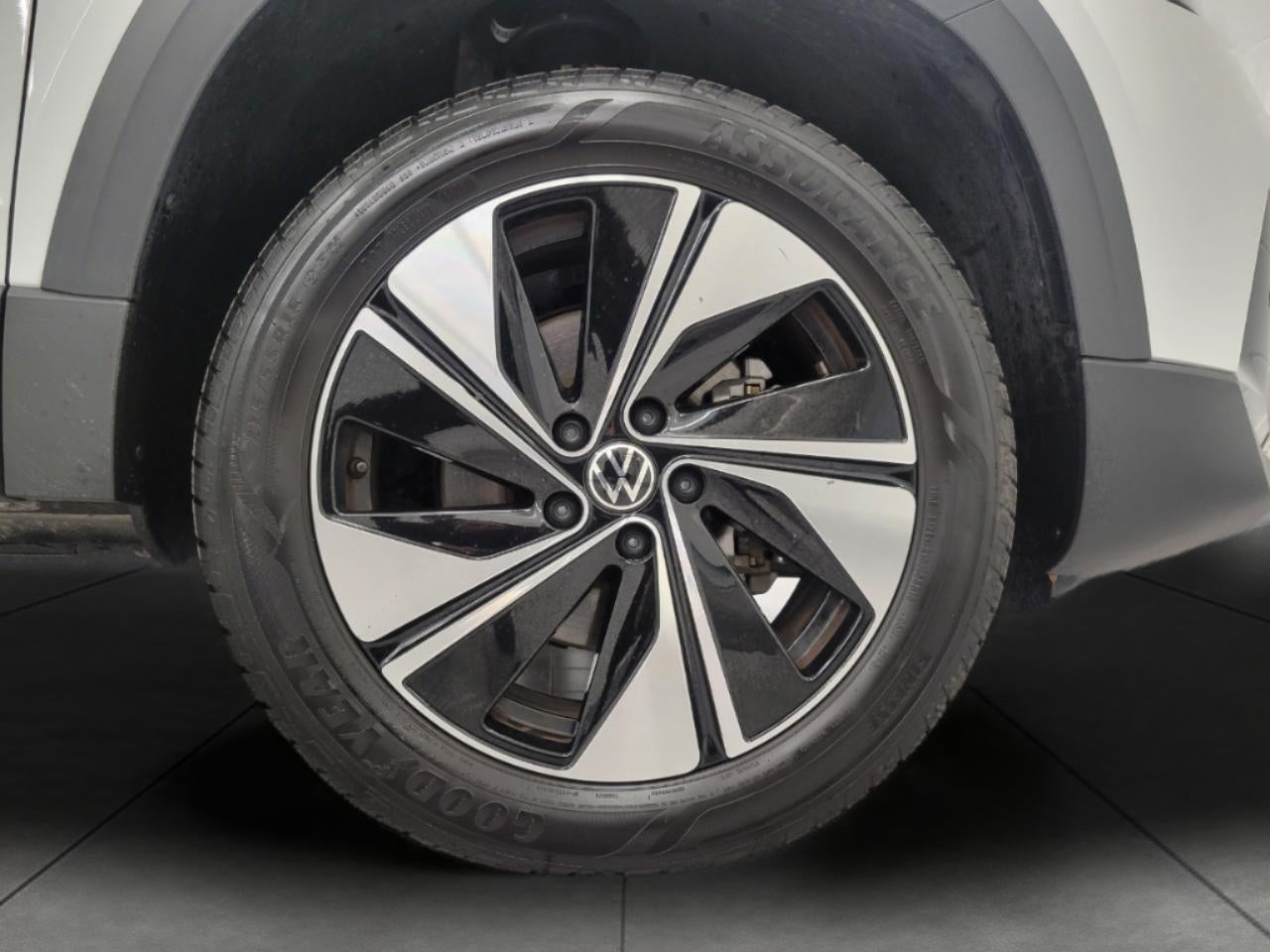 2025 Volkswagen Taos SE 4MOTION