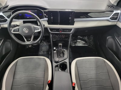 2025 Volkswagen Taos SE 4MOTION