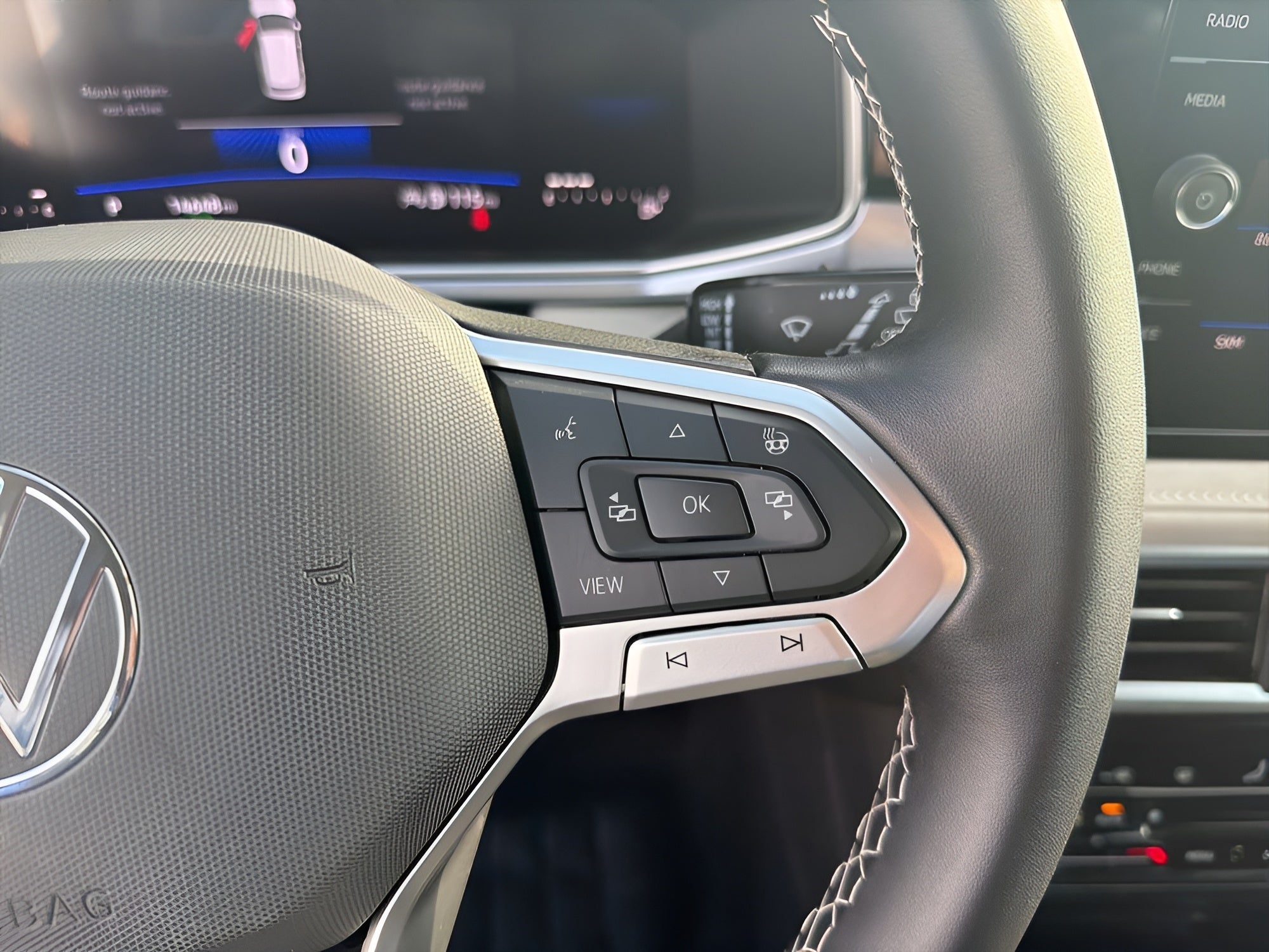 2025 Volkswagen Taos SE 4MOTION