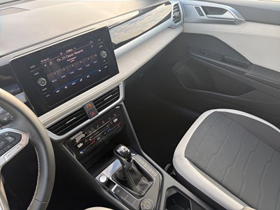 2025 Volkswagen Taos SE 4MOTION