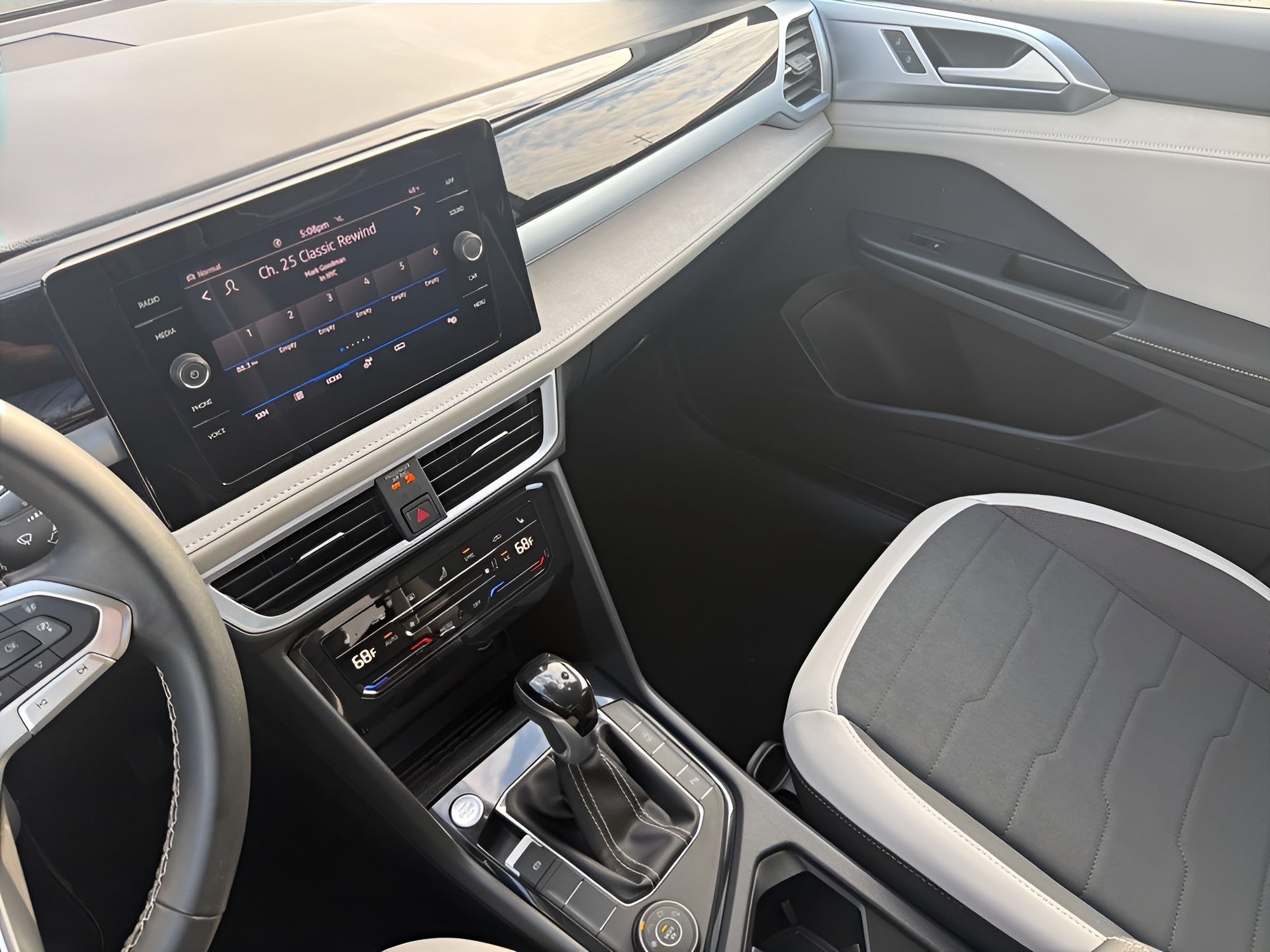 2025 Volkswagen Taos SE 4MOTION