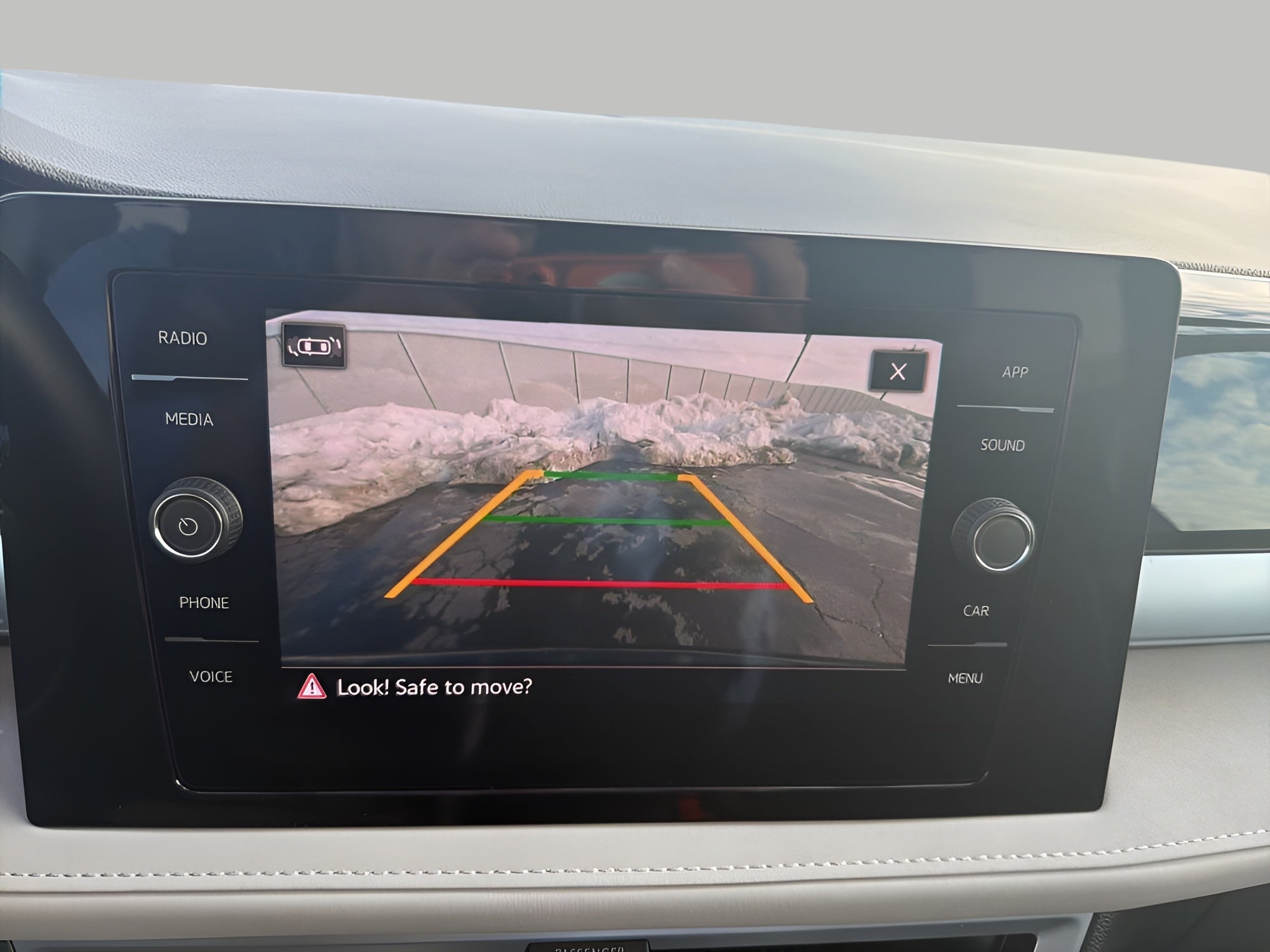 2025 Volkswagen Taos SE 4MOTION