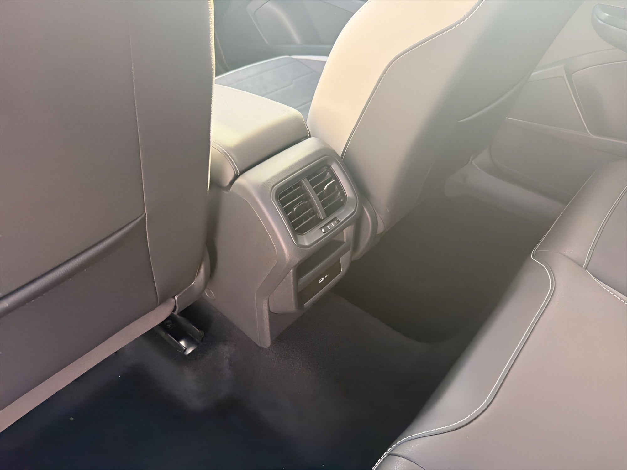 2025 Volkswagen Taos SE 4MOTION