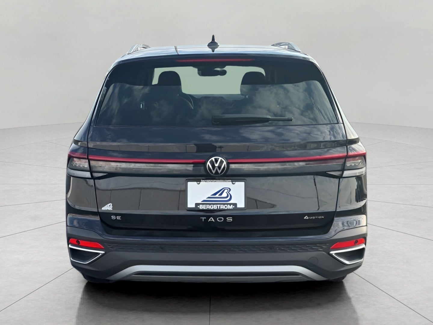 2025 Volkswagen Taos SE 4MOTION