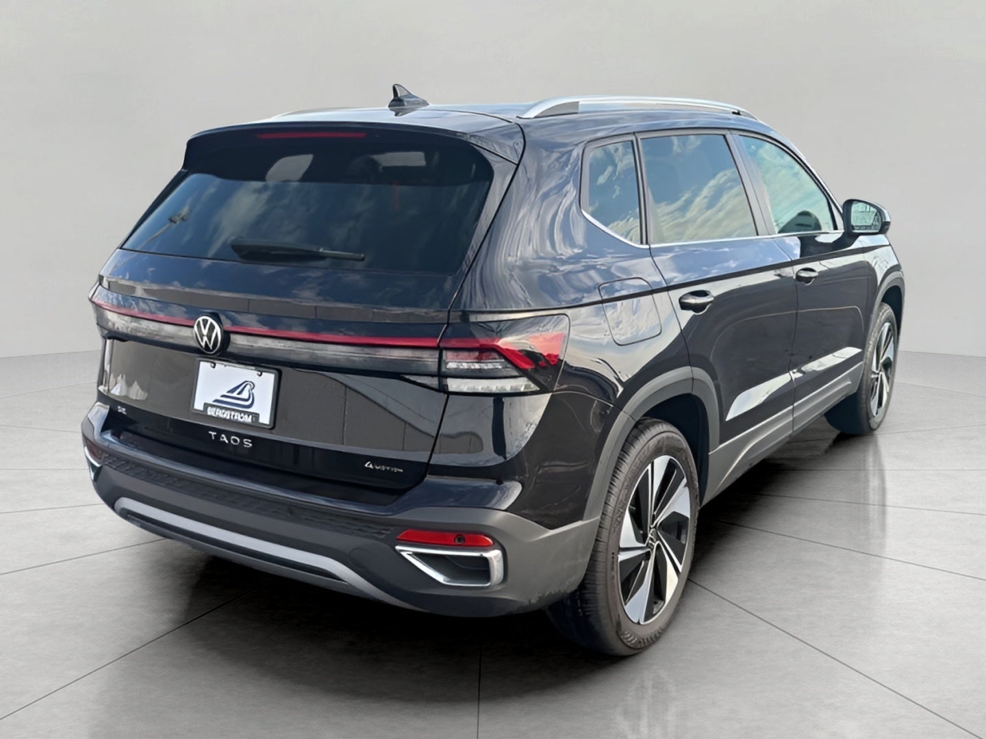 2025 Volkswagen Taos SE 4MOTION