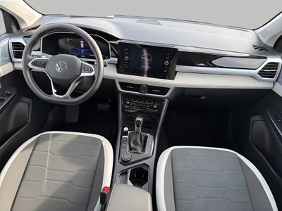 2025 Volkswagen Taos SE 4MOTION