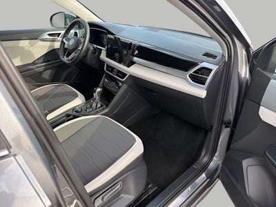 2025 Volkswagen Taos SE 4MOTION