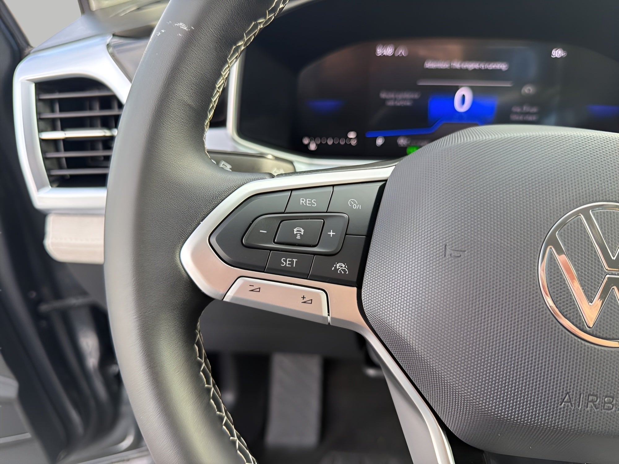 2025 Volkswagen Taos SE 4MOTION