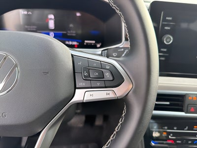 2025 Volkswagen Taos SE 4MOTION