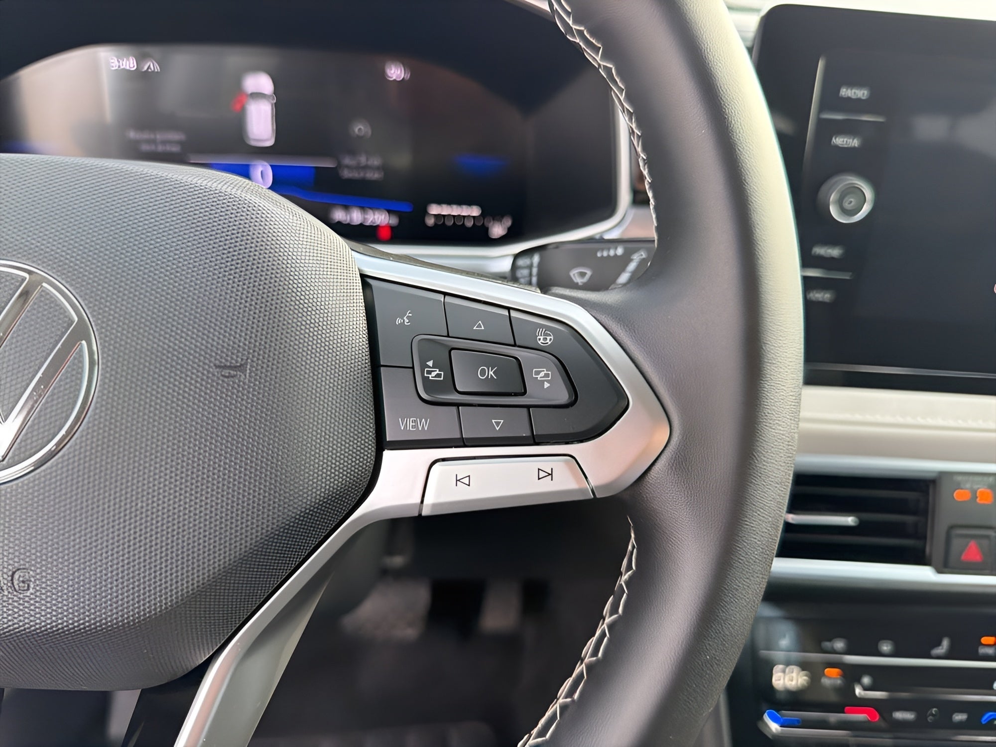 2025 Volkswagen Taos SE 4MOTION