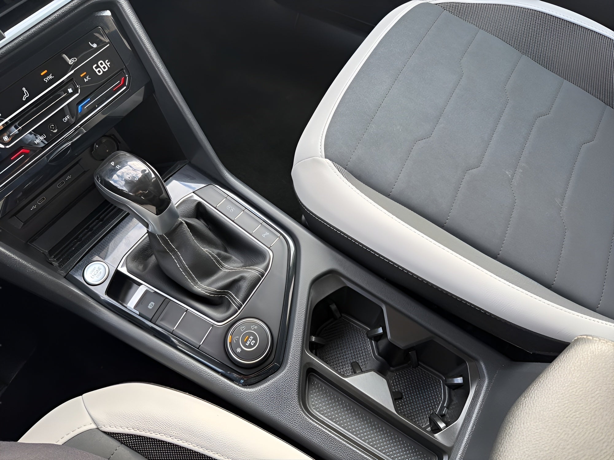 2025 Volkswagen Taos SE 4MOTION