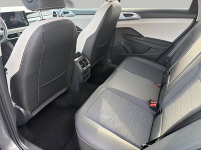 2025 Volkswagen Taos SE 4MOTION