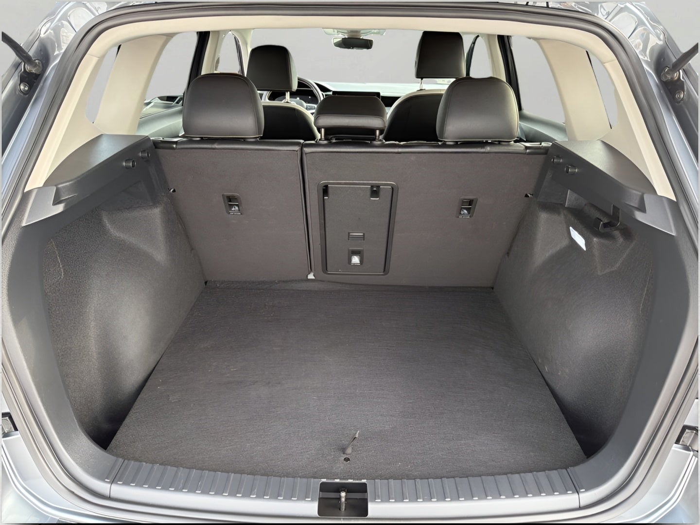 2025 Volkswagen Taos SE 4MOTION