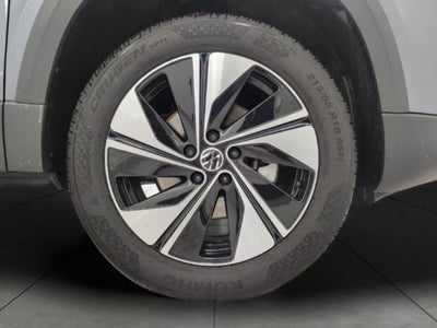 2025 Volkswagen Taos SE 4MOTION