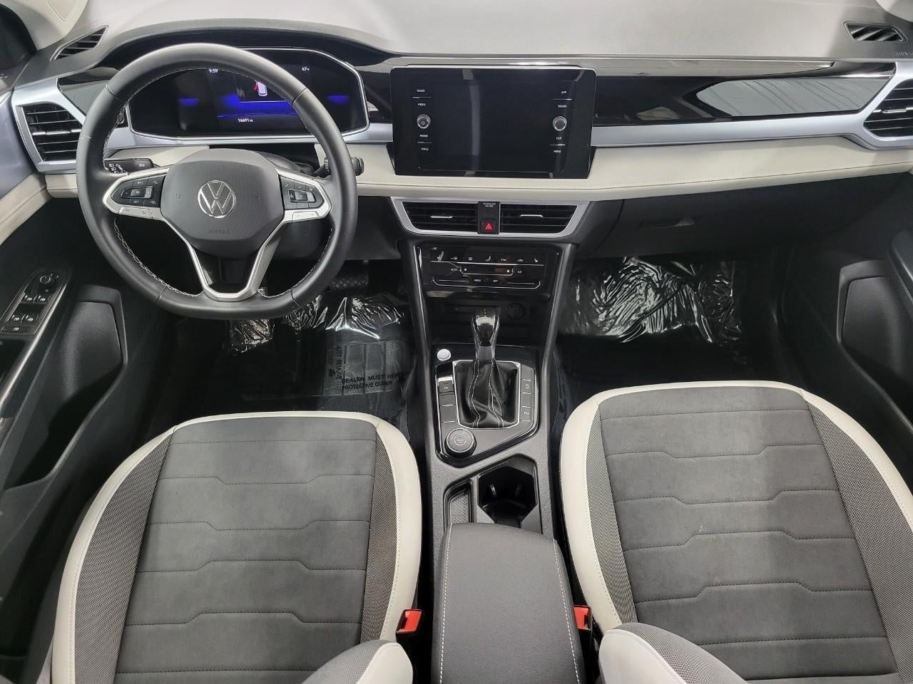 2025 Volkswagen Taos SE 4MOTION