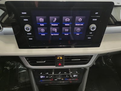 2025 Volkswagen Taos SE 4MOTION