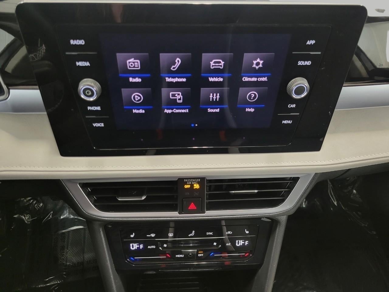 2025 Volkswagen Taos SE 4MOTION