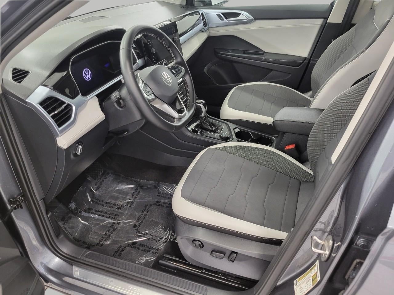 2025 Volkswagen Taos SE 4MOTION