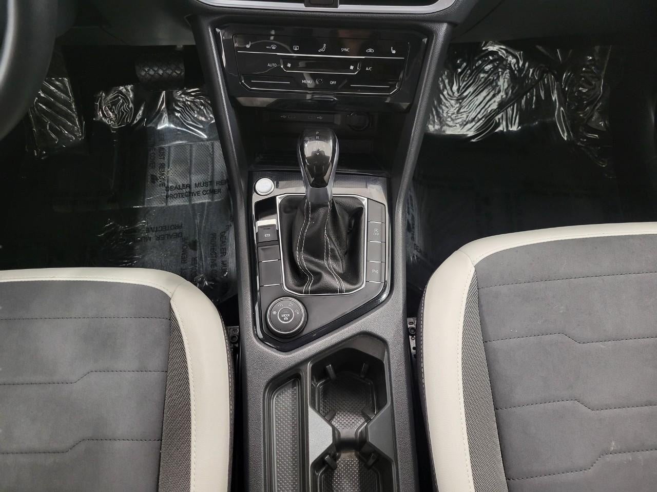 2025 Volkswagen Taos SE 4MOTION