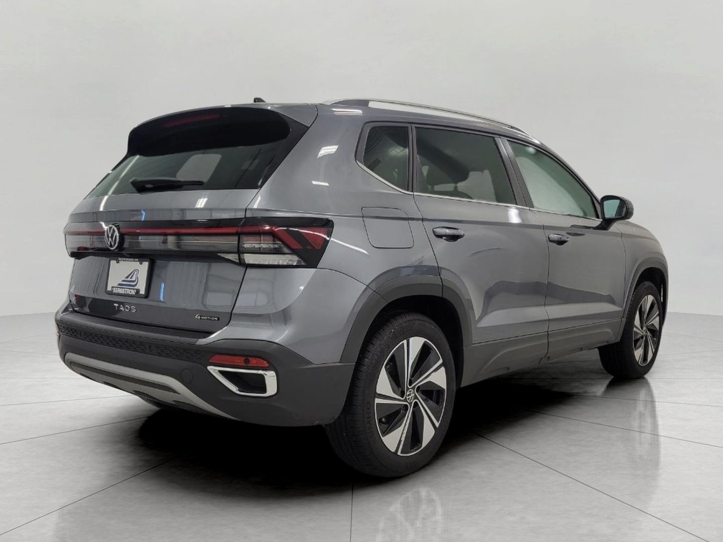 2025 Volkswagen Taos SE 4MOTION