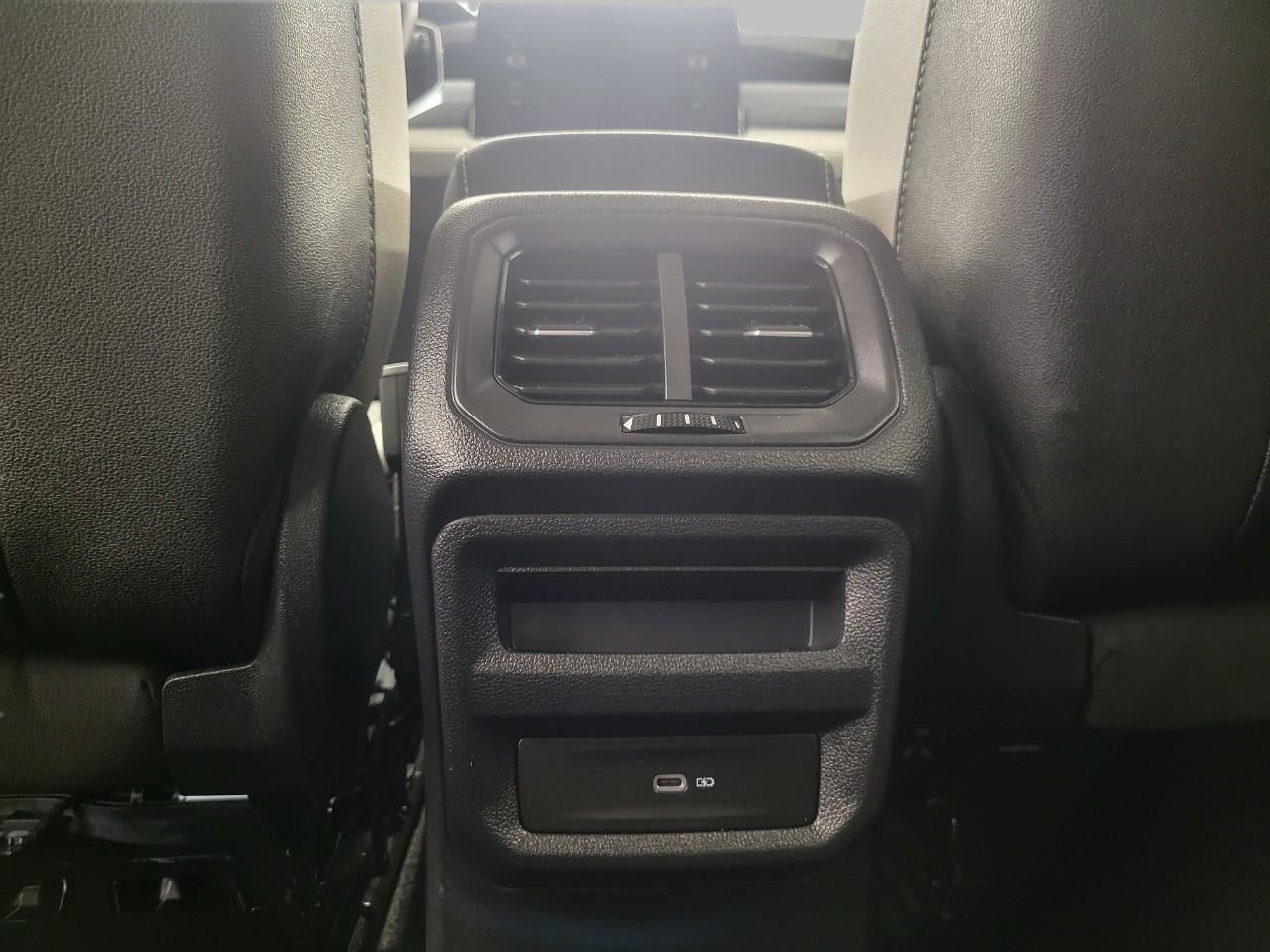 2025 Volkswagen Taos SE 4MOTION