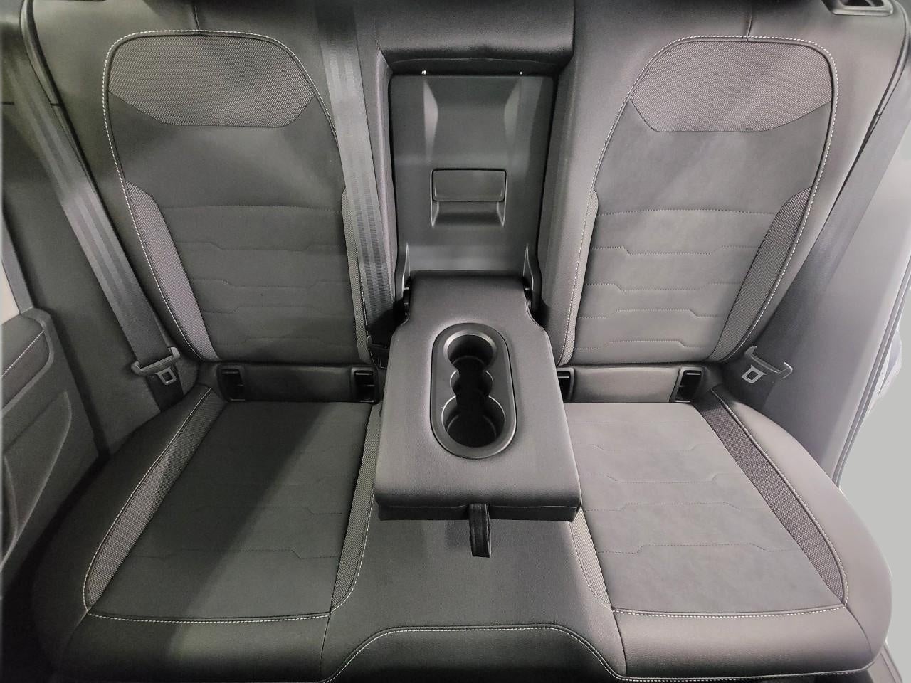 2025 Volkswagen Taos SE 4MOTION