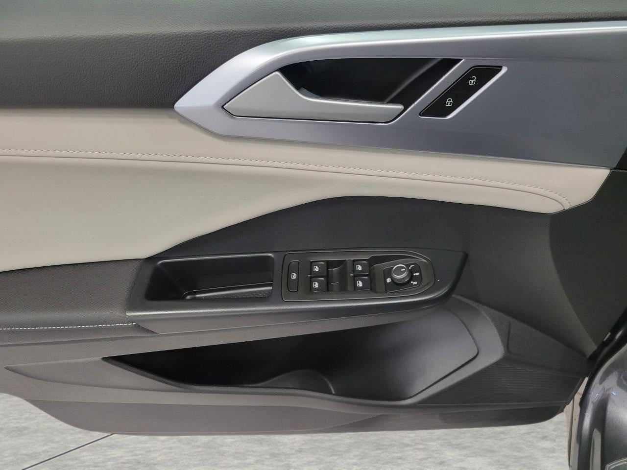 2025 Volkswagen Taos SE 4MOTION