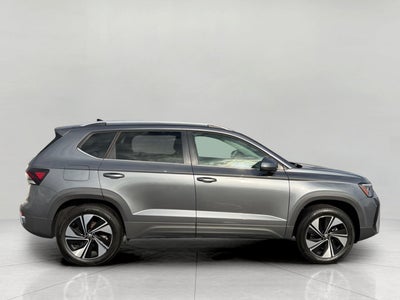 2025 Volkswagen Taos SE 4MOTION