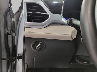 2025 Volkswagen Taos SE 4MOTION