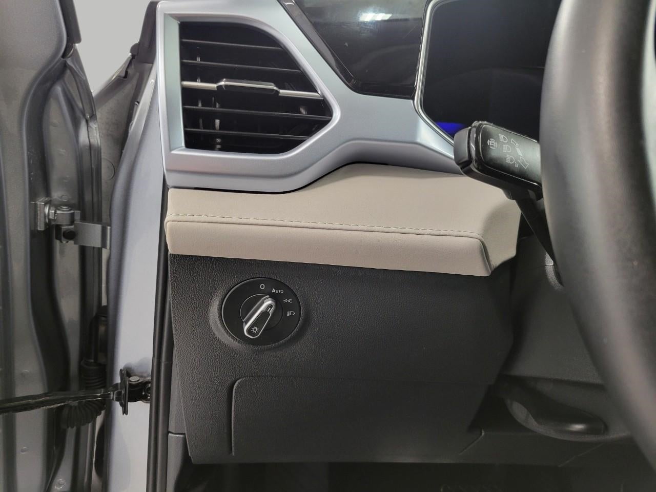2025 Volkswagen Taos SE 4MOTION