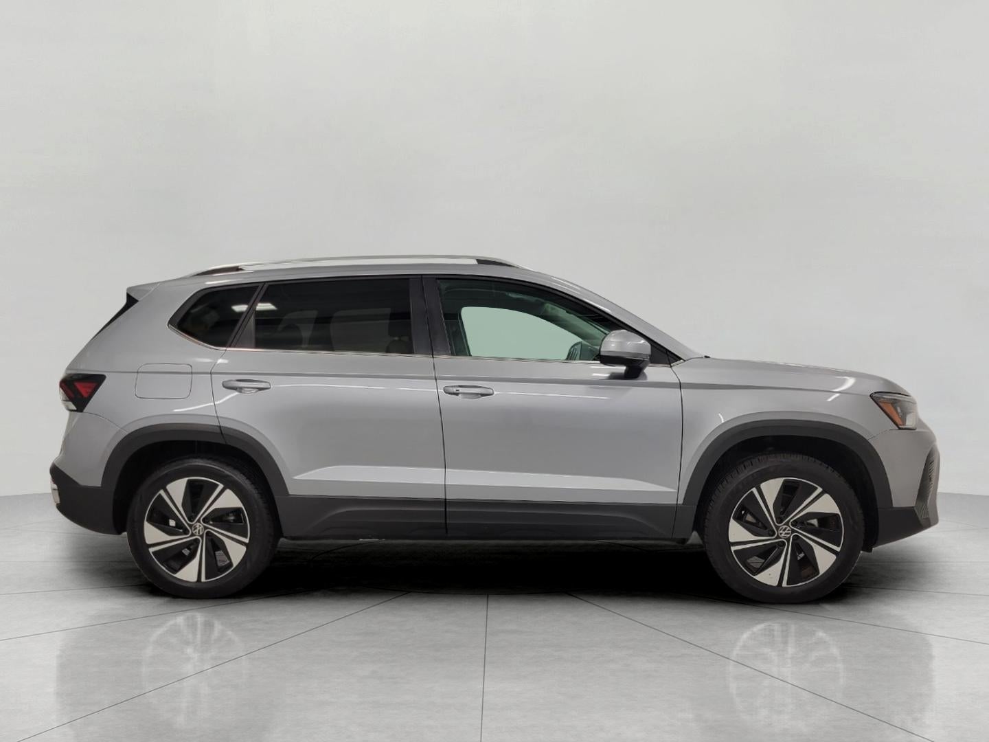 2025 Volkswagen Taos SE 4MOTION