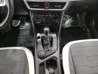2025 Volkswagen Taos SE 4MOTION